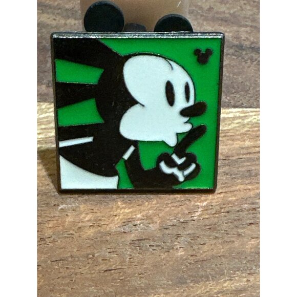 Oswald The Lucky Rabbit Disney Pin Hidden Mickey Trading Pin Authentic 2016 - Picture 3 of 6